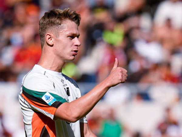 Fiorentina Mundur, Klub Serie A Lain Minati Hans Nicolussi Caviglia